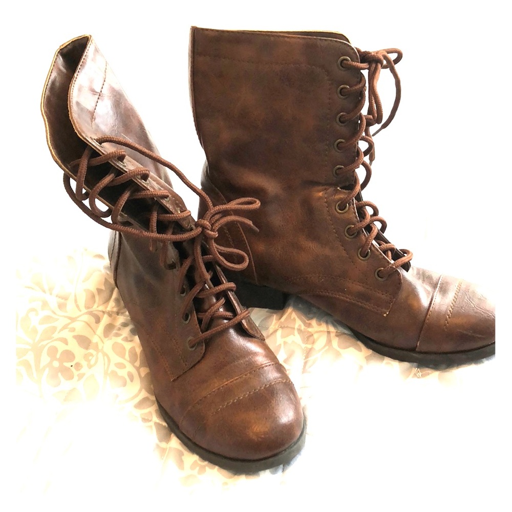 Combat boots